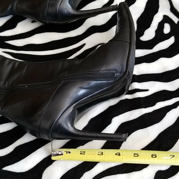 Shoes - Picture 5 of 8